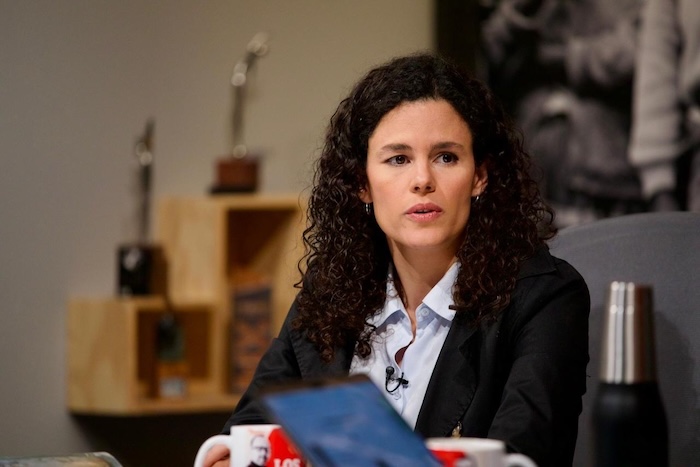 La presidenta de Morena, Luisa Alcalde, afirmó que los señalamientos que buscan vincular a la 4T con el narco son parte de una estrategia de la oposición.