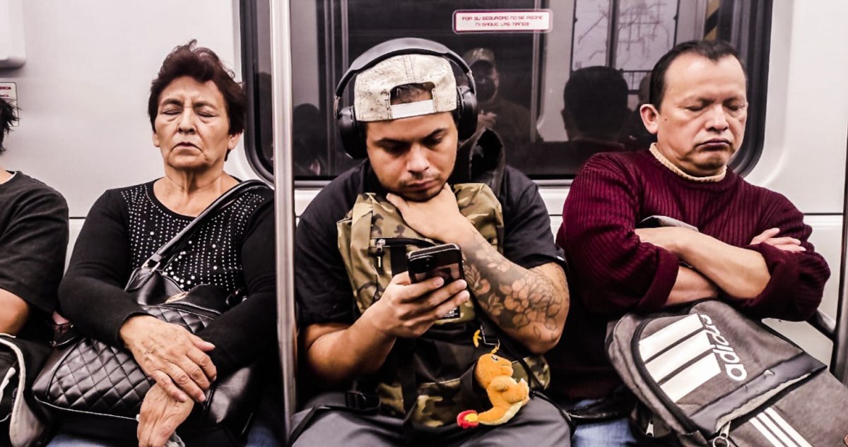 El estrés crónico es un factor que incide en nuestra salud mental y emocional; puede afectar la toma de decisiones y provocar enfermedades a largo plazo.