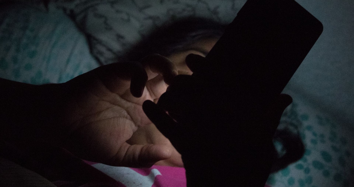 Dormir sin almohadas puede reducir la presión ocular interna elevada, cuya acumulación causa daño al nervio óptico y glaucoma en personas con esta afección.