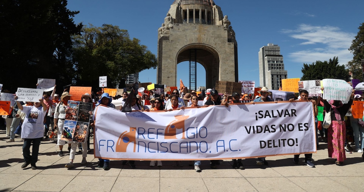 En respuesta a la manifestación del Refugio Franciscano, el Gobierno de la CdMx aseguró que atiende el caso y reclamó por continuar sus protestas.