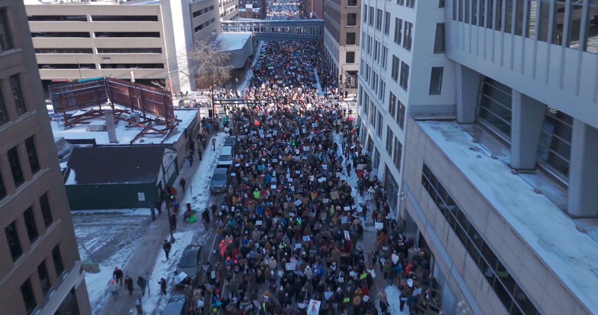 Cientos de ciudadanos y negocios se han sumado a la huelga general contra el ICE y Trump