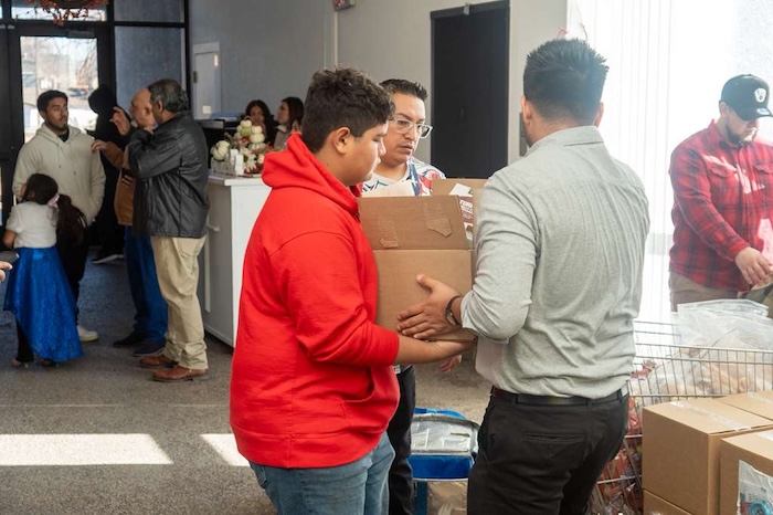 Ciudadanos usan silbatos para advertir la presencia de agentes y celulares para grabar la brutalidad. Los dos asesinados por el ICE eran parte de ese esfuerzo.