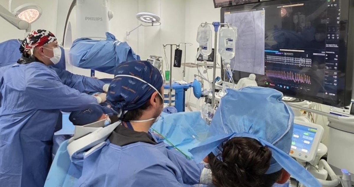 Un equipo de especialistas del Hospital Regional de Alta Especialidad de Coahuila, perteneciente al ISSSTE, colocó con éxito un implante de válvula aórtica.