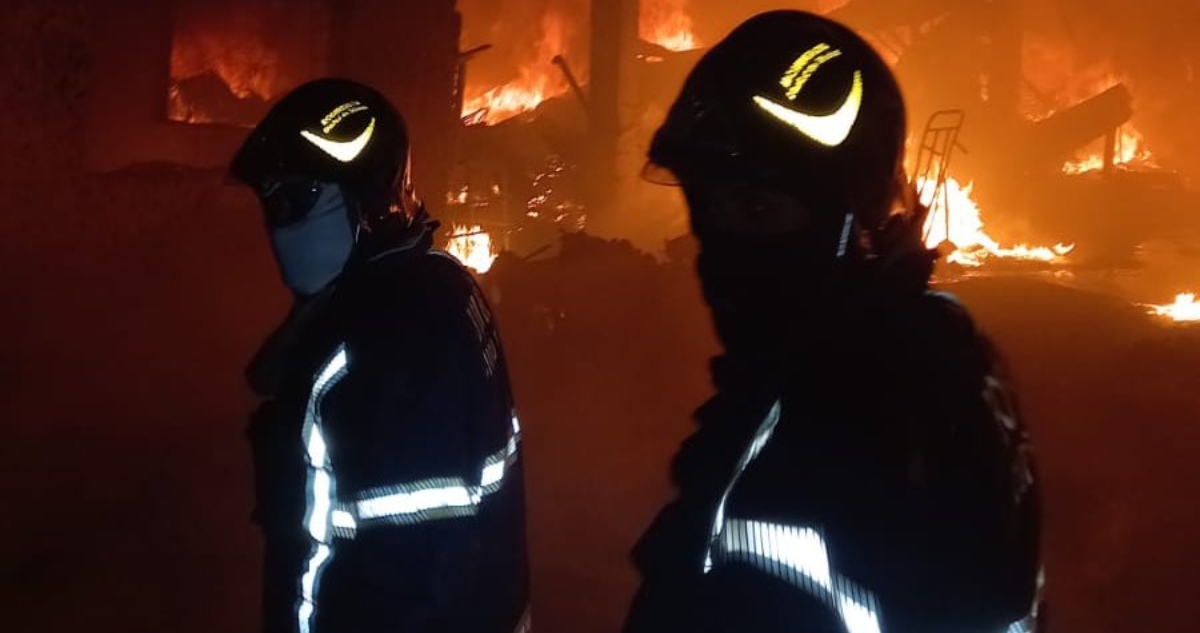 Protección Civil y Bomberos de Ecatepec no reportan lesionados por el incendio.