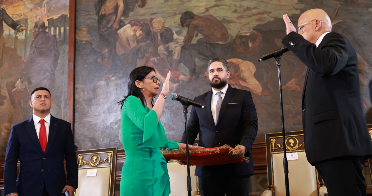 La exvicepresidenta venezolana, Delcy Rodríguez, juró este lunes ante el Parlamento como nueva Presidenta de la República Bolivariana de Venezuela.