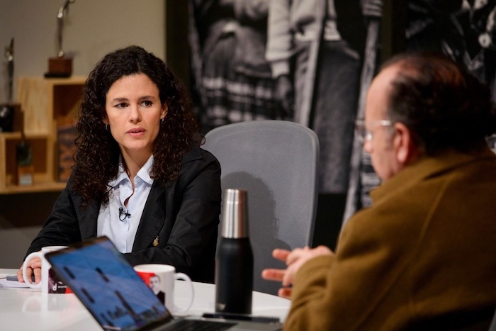 La presidenta de Morena, Luisa Alcalde, afirmó que los señalamientos que buscan vincular a la 4T con el narco son parte de una estrategia de la oposición.