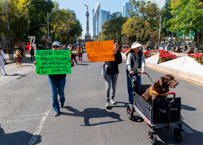 Marchan en CdMx a favor del Refugio Franciscano