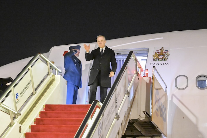 El Primer Ministro de Canadá, Mark Carney, llegó a Beijing para una importante visita de Estado de tres días durante la cual se reunirá con el Presidente Xi.