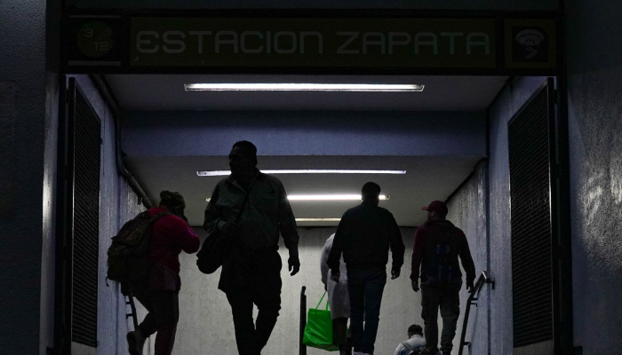 Brugada anuncia modernización de la Línea 3 del Metro; obras iniciarán en Universidad.
