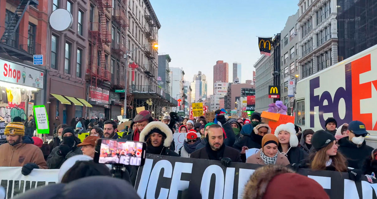 Miles protestan en ciudades de EU, previo al llamado de huelga general este sábado