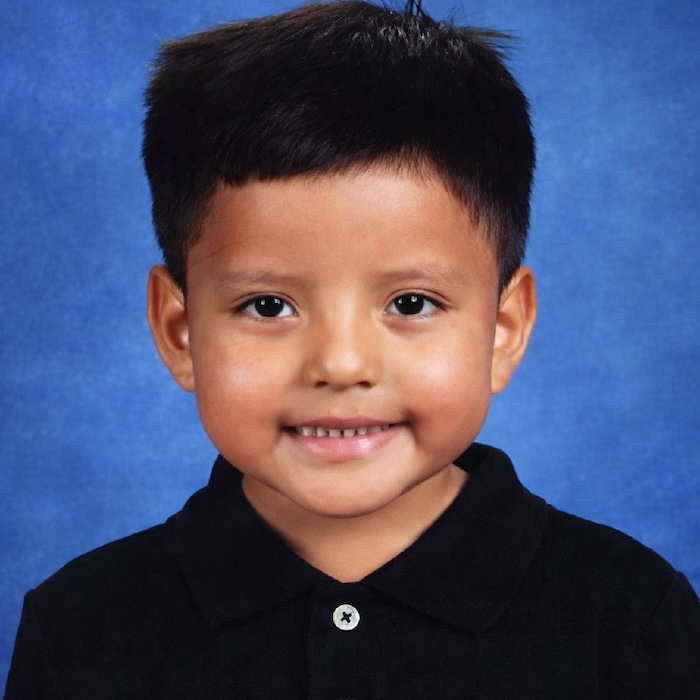 El ICE detuvo a un niño de cinco años y a su papá en un distrito escolar de Minnesota. Las imágenes han provocado indignación. Ahora recaudan miles para ellos.