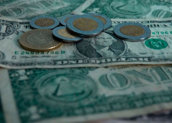 Turbulencia: Oro y plata se desploman violentamente y el peso mexicano cae, también