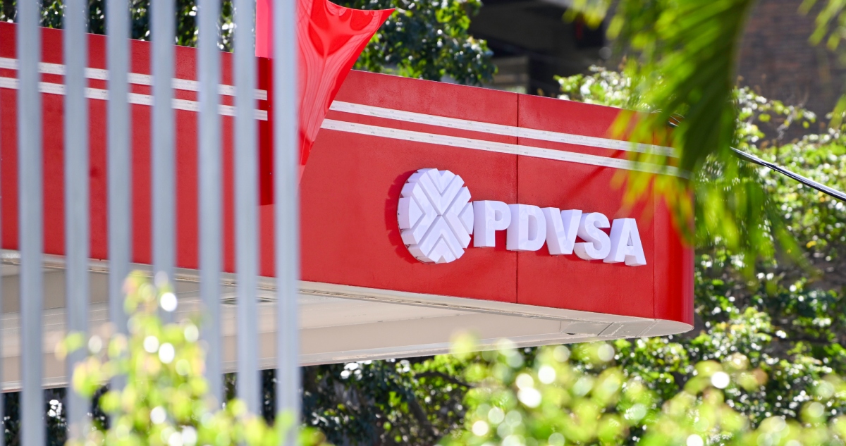 WSJ dice que ante la escasez de crudo pesado, el mejor para refinerías de EU, Trump y su círculo habrían hecho la operación en Venezuela para robar su petróleo.