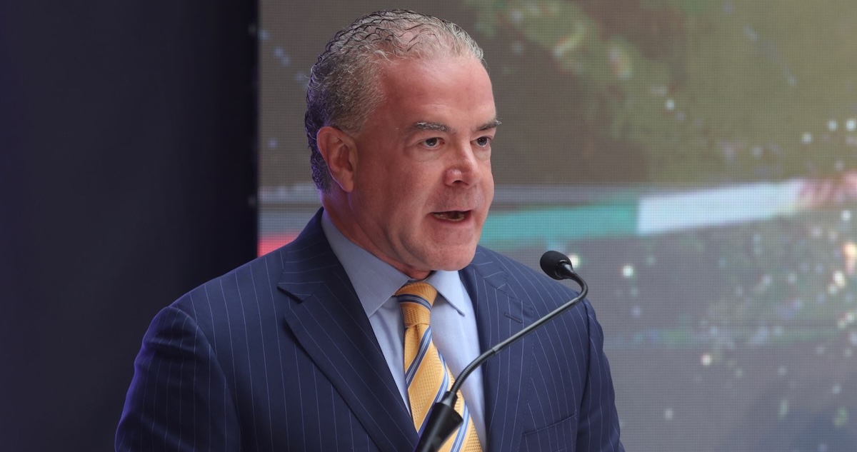 Raúl Rocha Cantú, dueño de Miss Universo, podrá seguir como testigo protegido y evitar una orden de aprehensión, gracias a que un Juez concedió una suspensión.