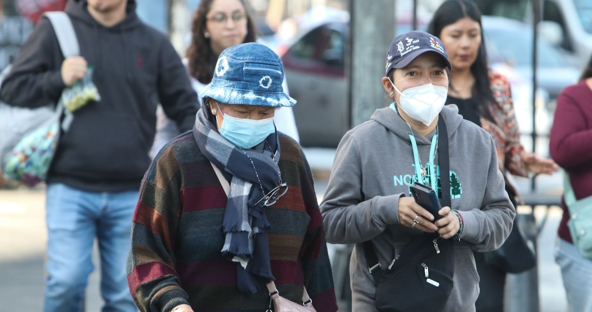 Durante la temporada de frío, los ojos están sometidos a cambios ambientales muy bruscos que alteran su equilibrio natural. Aquí algunos tips para protegerlos.