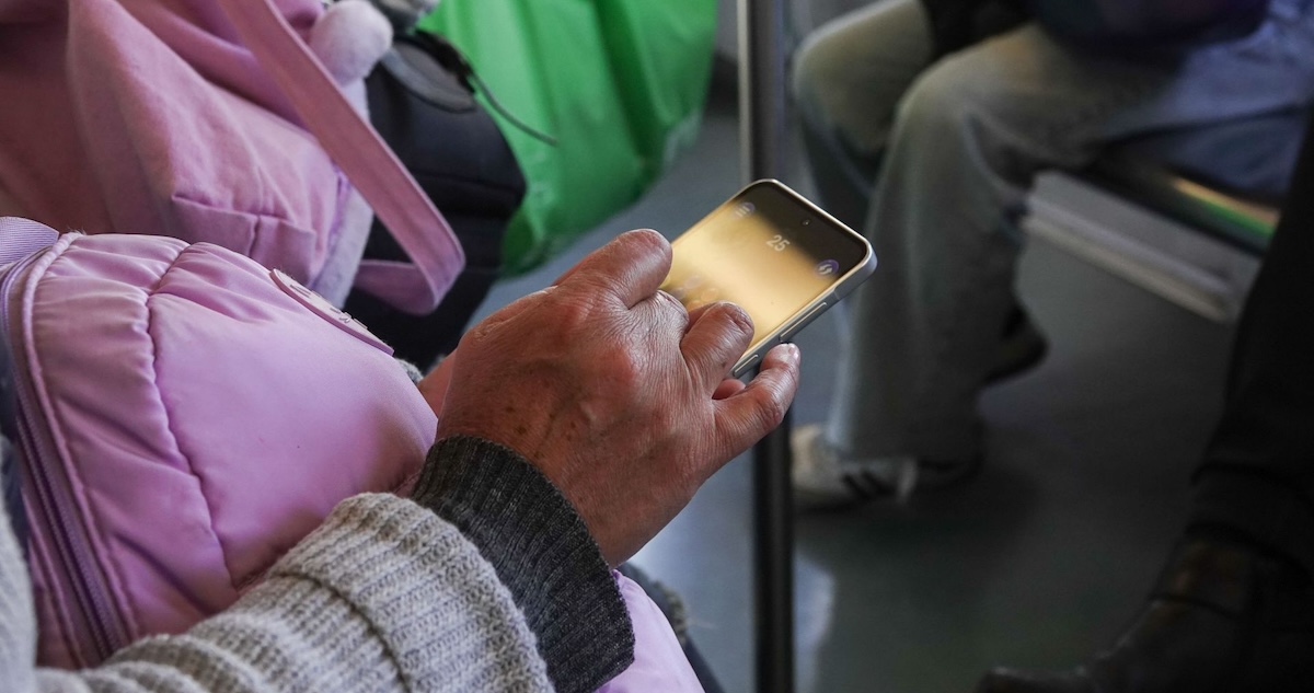 La Presidenta Sheinbaum explicó que las telefónicas serán responsables de proteger los datos personales de usuarias y usuarios que registren su celular.
