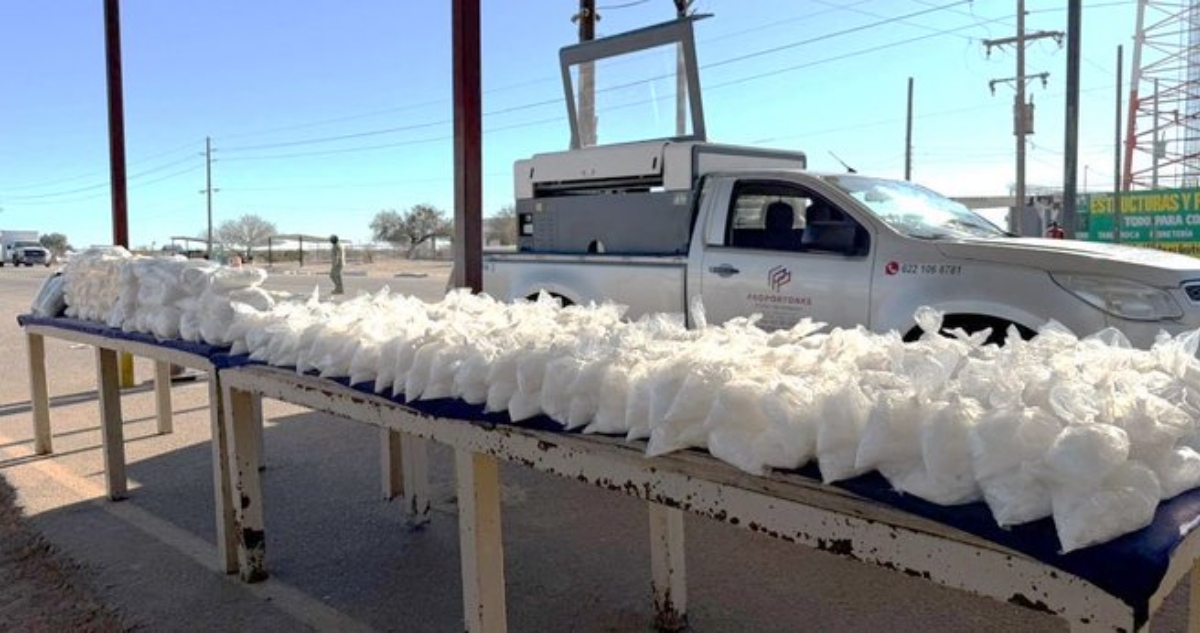 Fuerzas federales detuvieron en Sonora a un hombre que transportaba más de 200 kilos de metanfetamina, además de mariguana y fentanilo.