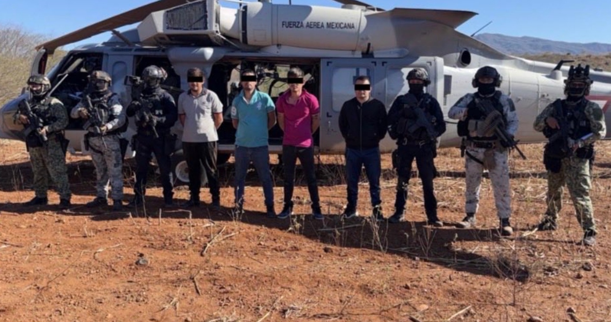 Iván Valerio "N", alias "El Mantecas", identificado como líder de una facción vinculada a los Beltrán Leyva, fue detenido con siete integrantes más en Sinaloa.