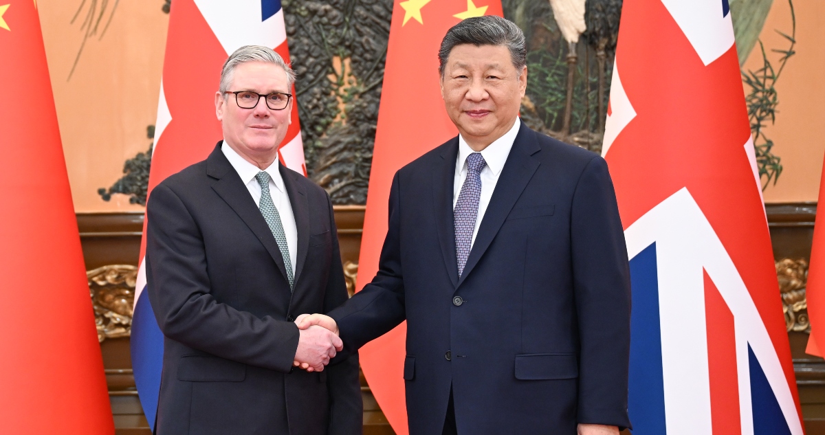 Starmer llama a "construir una relación más sofisticada" entre el Reino Unido y China.