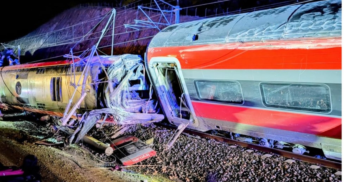 Al menos 21 personas fallecieron y varias están heridas tras descarrilar dos trenes de alta velocidad en Adamuz, Córdoba, España.