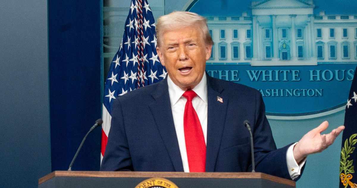 Trump amenaza a Reino Unido tras reunión entre Starmer y Xi.