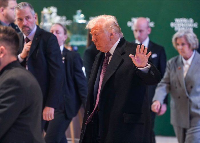 Donald Trump llegó ayer a Davos, Suiza. Dijo que quería Groenlandia por razones de seguridad. Acusó a Dinamarca de no estar a la altura para defender el Ártico.