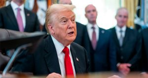 Trump anuncia aranceles de 25 por ciento a países que negocien con Irán