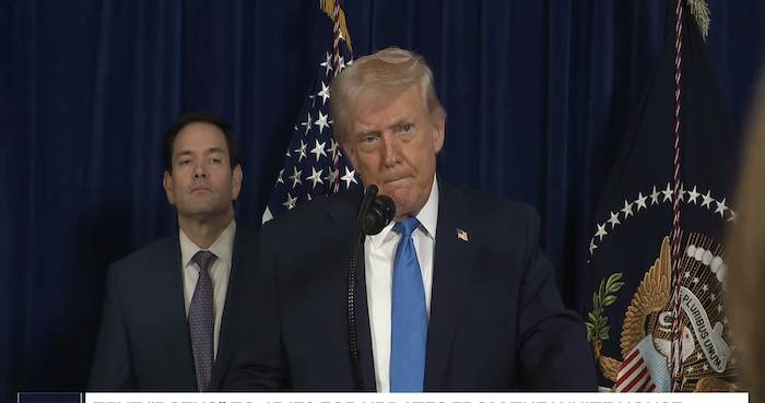 Marco Rubio y Donald Trump en conferencia de prensa el 3 de enero de 2026 después de atacar Venezuela.