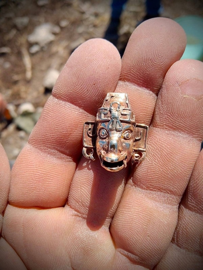 Una presunta tumba prehispánica fue hallada por albañiles en San Pedro Jaltepetongo, Oaxaca. El INAH envió a un experto para autentificar el descubrimiento.