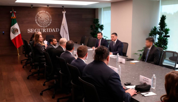 Visita del director del FBI.