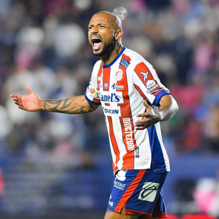 Joao Pedro jugando con el Atlético de San Luis