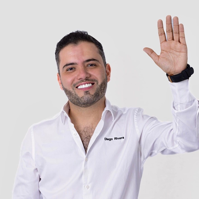 Diego Rivera Navarro, Alcalde de Tequila, Jalisco, fue detenido junto a otros tres funcionarios de la localidad. Esto se logró gracias a la Operación Enjambre.