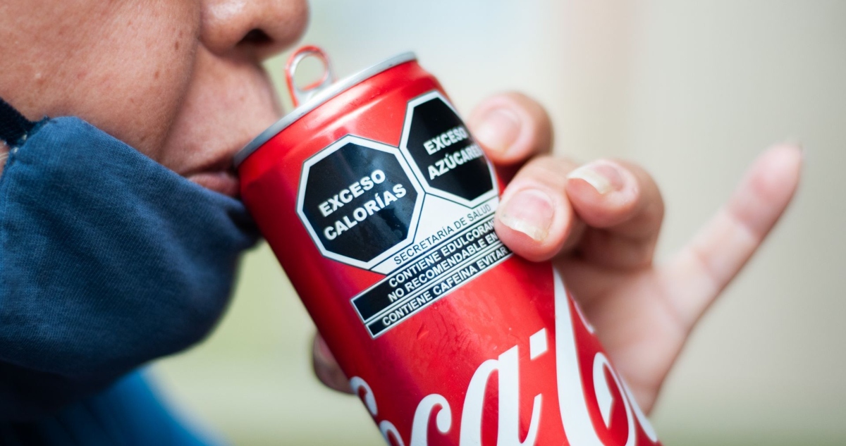 Nutriólogo explica razón hormonal por la que la gente come dulces en invierno.