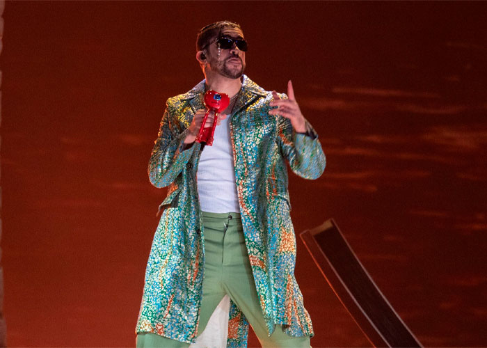 Bud Bunny canta en español el Super Bowl en medio del mayor acoso a los latinos en EU