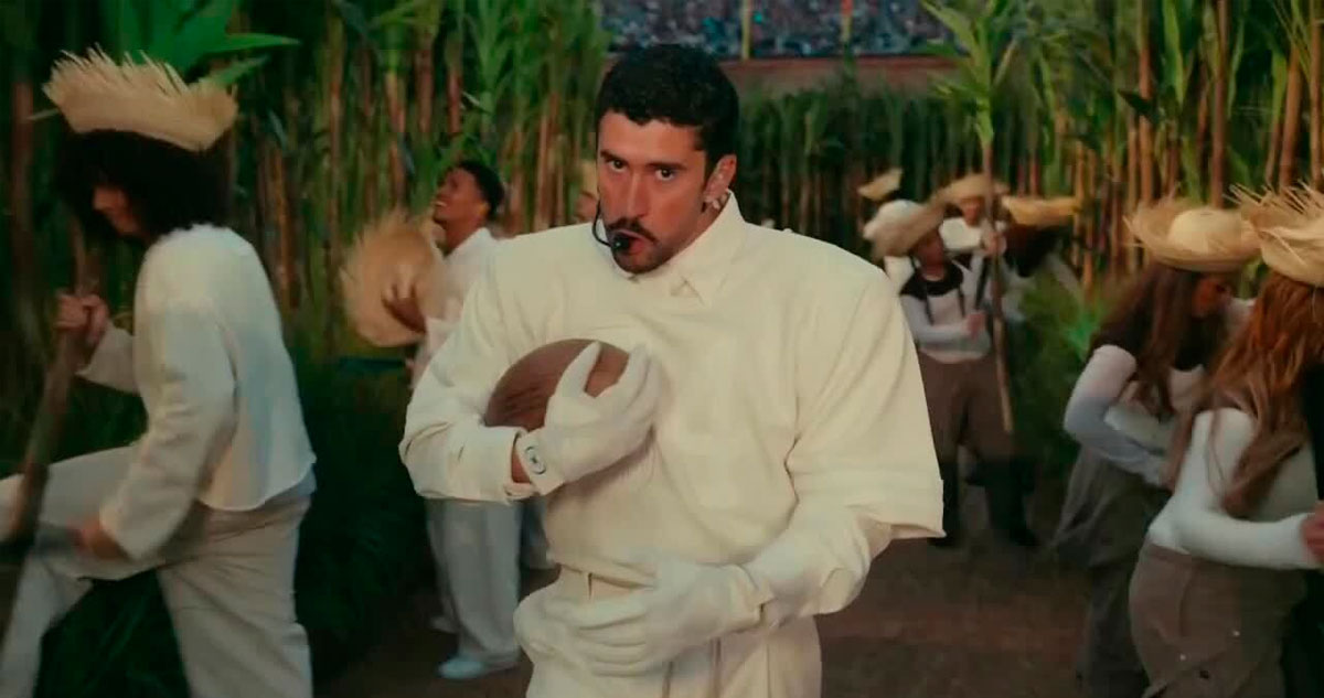 Bad Bunny homenajea a AL en Super Bowl y clama: el amor es más poderoso que el odio
