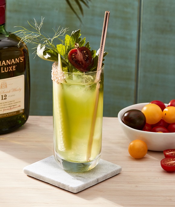 Un cóctel Bloody Mary Verde