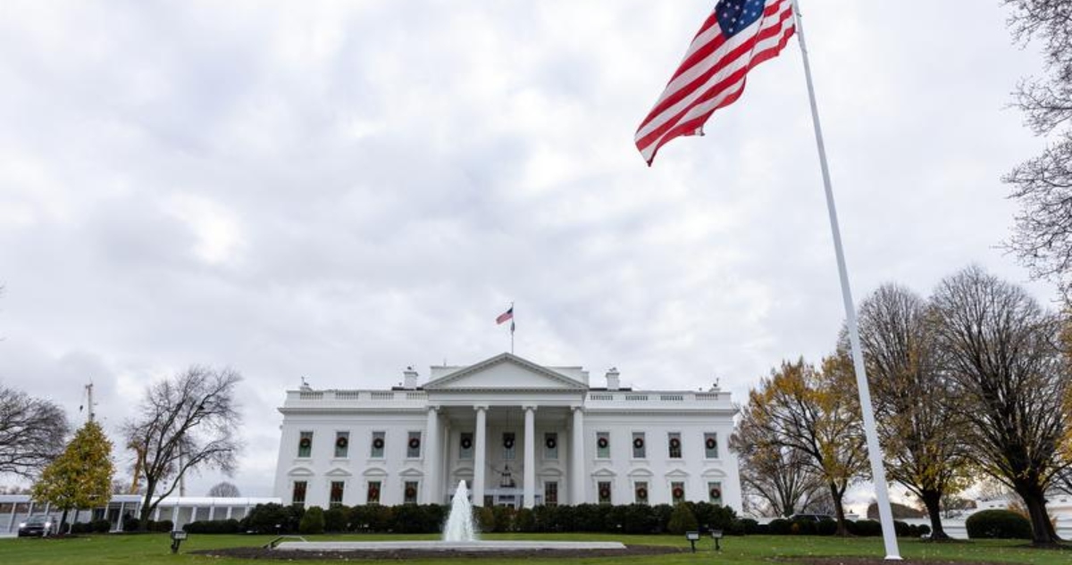 Los Obama fueron objeto de burla y ofensa en un video publicado desde la administración del Presidente Donald Trump, lo que ha atizado el debate político en EU.