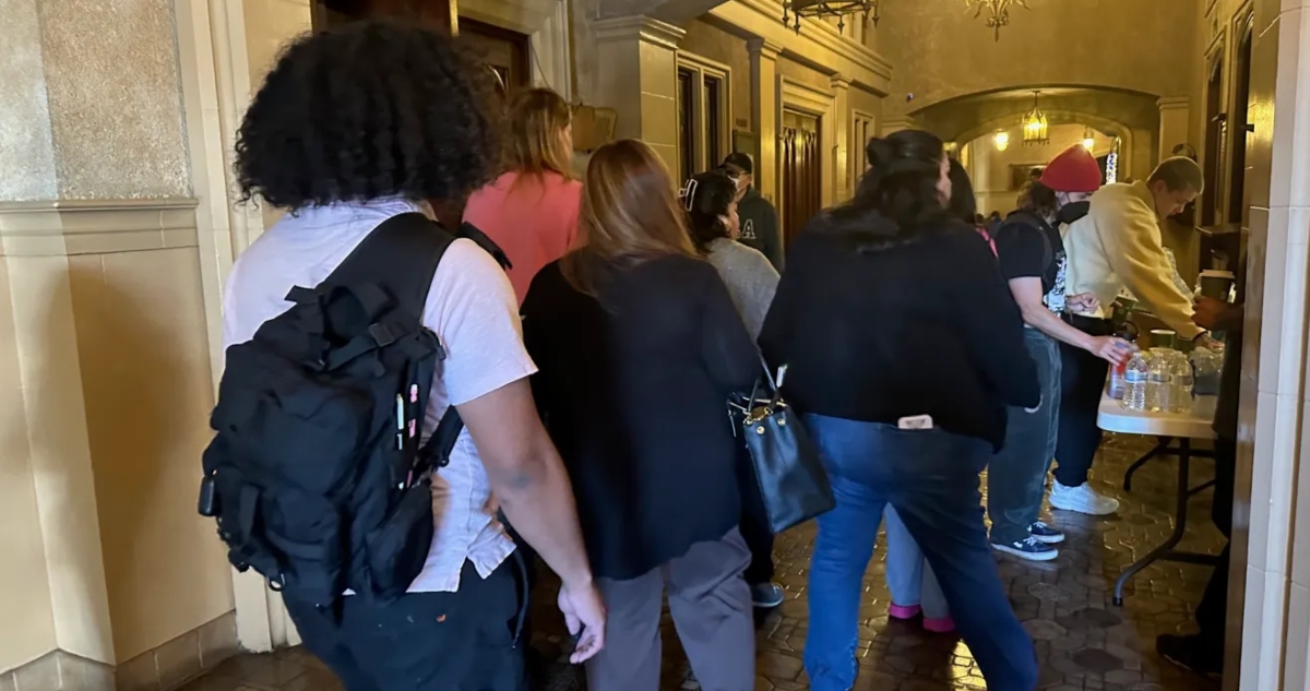 Ciudadanos en EU crean patrullas comunitarias y entrenan a miles para resistir al ICE