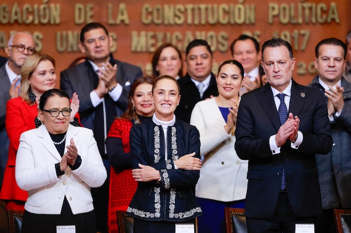 En el 109 Aniversario de la Constitución de 1917, Claudia Sheinbaum Pardo aseguró que "México no se doblega, no se arrodilla, no se rinde y no se vende".