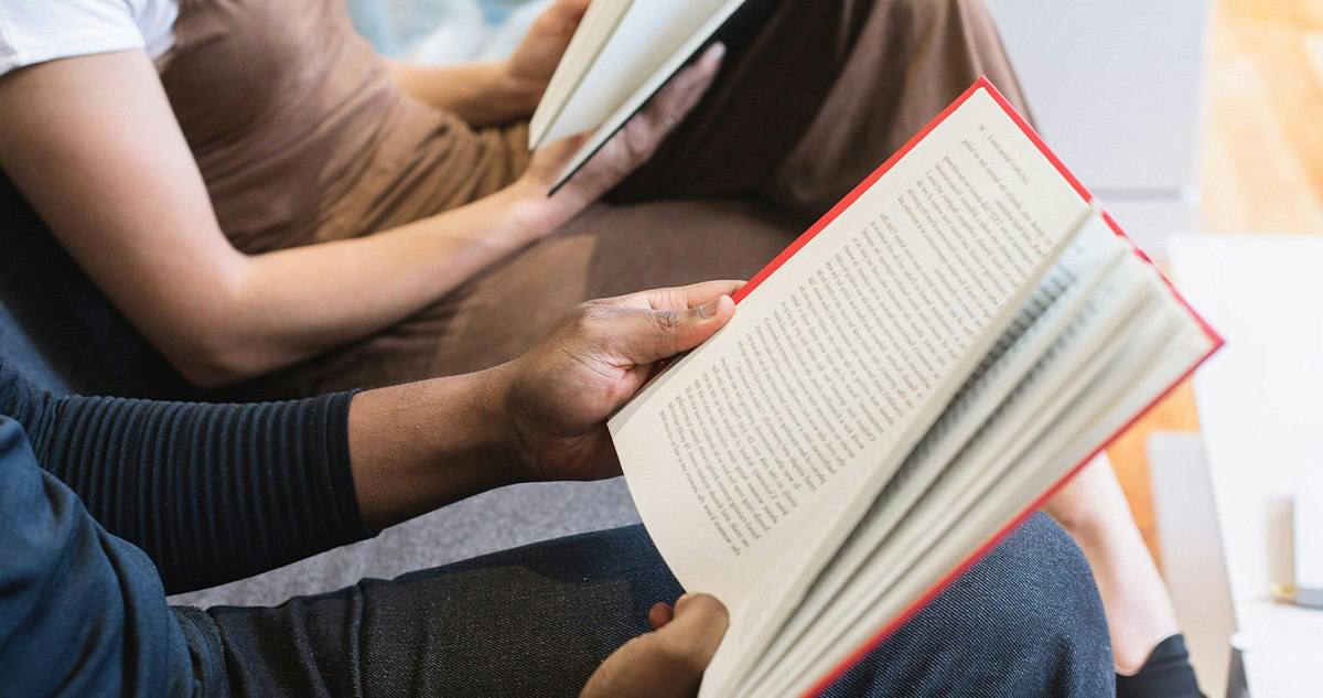 Nací en la Cultura Occidental y este accidente no es inocuo: me inscribe en una tradición analítica que para entender descompone las cosas, las disgrega).