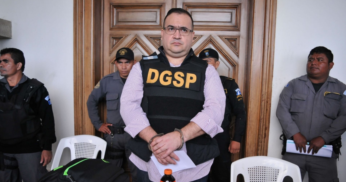 Un Juez federal impuso este jueves la prisión preventiva justificada a Javier Duarte de Ochoa, exgobernador de Veracruz.