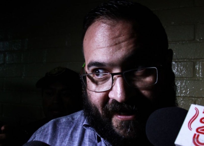 Un Juez federal impuso este jueves la prisión preventiva justificada a Javier Duarte de Ochoa, exgobernador de Veracruz.