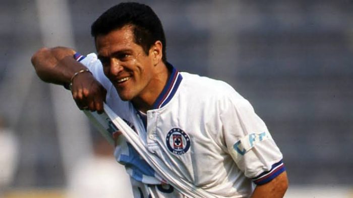 Carlos Hermosillo jugador del Cruz Azul