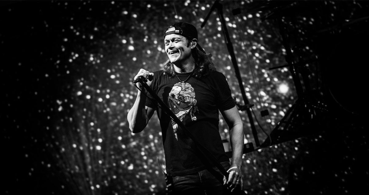 Brad Arnold, vocalista y fundador de la banda 3 Doors Down, fallece a los 47 años