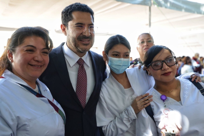 Martí Batres visita unidades médicas del ISSSTE.