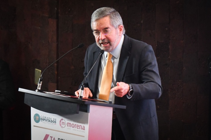 El Presidente de EU, Donald Trump, aseguró que le pidió a su homóloga mexicana, Claudia Sheinbaum, que dejara de enviar petróleo a Cuba y que ella accedió.