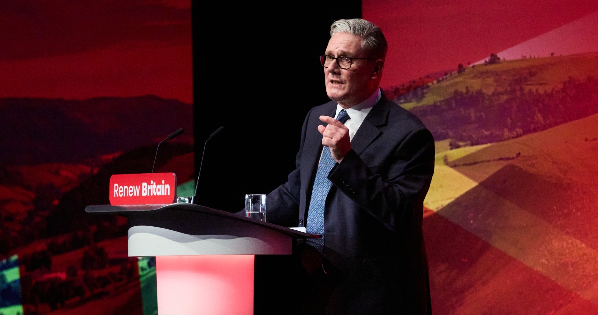 El jefe de gabinete del Primer Ministro británico Keir Starmer anunció su salida tras el escándalo por la implicación del exembajador en EU en el caso Epstein.