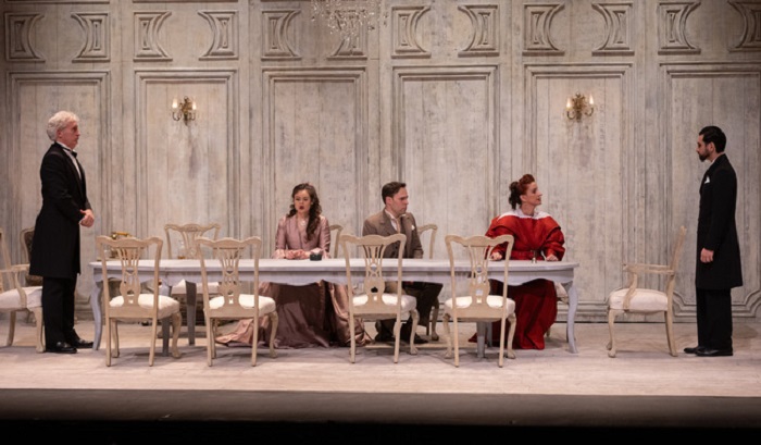 Obra el inspector llama a la puerta