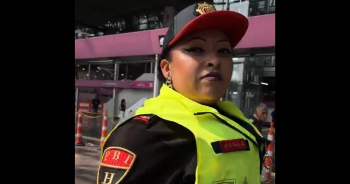 Una policía del Metro insultó a una usuaria en silla de ruedas.