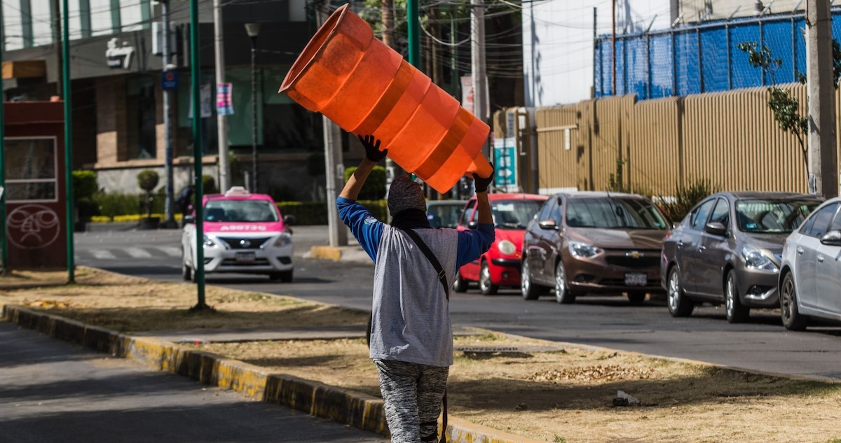 La SSC-CdMx detuvo a 17 franeleras y franeleros durante un operativo realizado en las inmediaciones del Auditorio Nacional, en la Alcaldía Miguel Hidalgo.